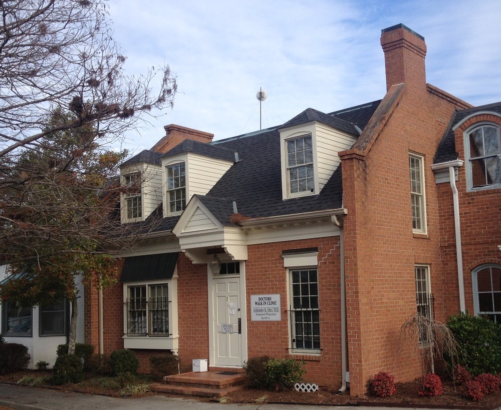 Doctor's Walk-In Clinic building at 2100 Central Ave, Augusta GA